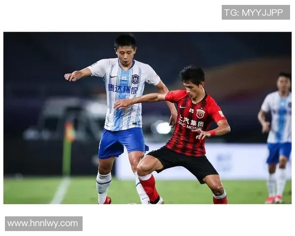 华夏队与松江队热身赛精彩对决展现球队新阵容与战术调整