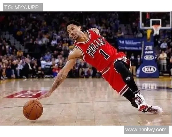 罗斯在对阵热火的比赛中上演三记精彩扣篮引爆全场